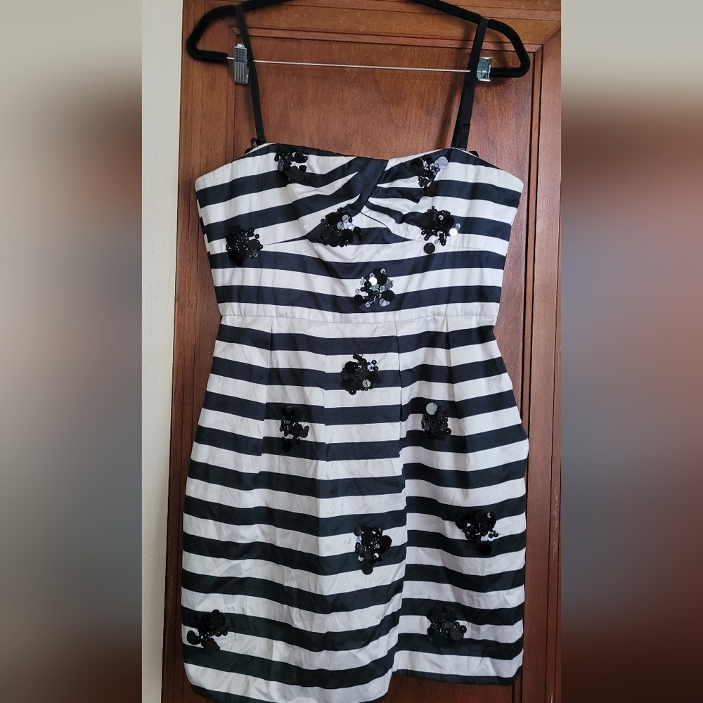 C BCBG WHITE AND BLACK STRIPED  DRESS #12